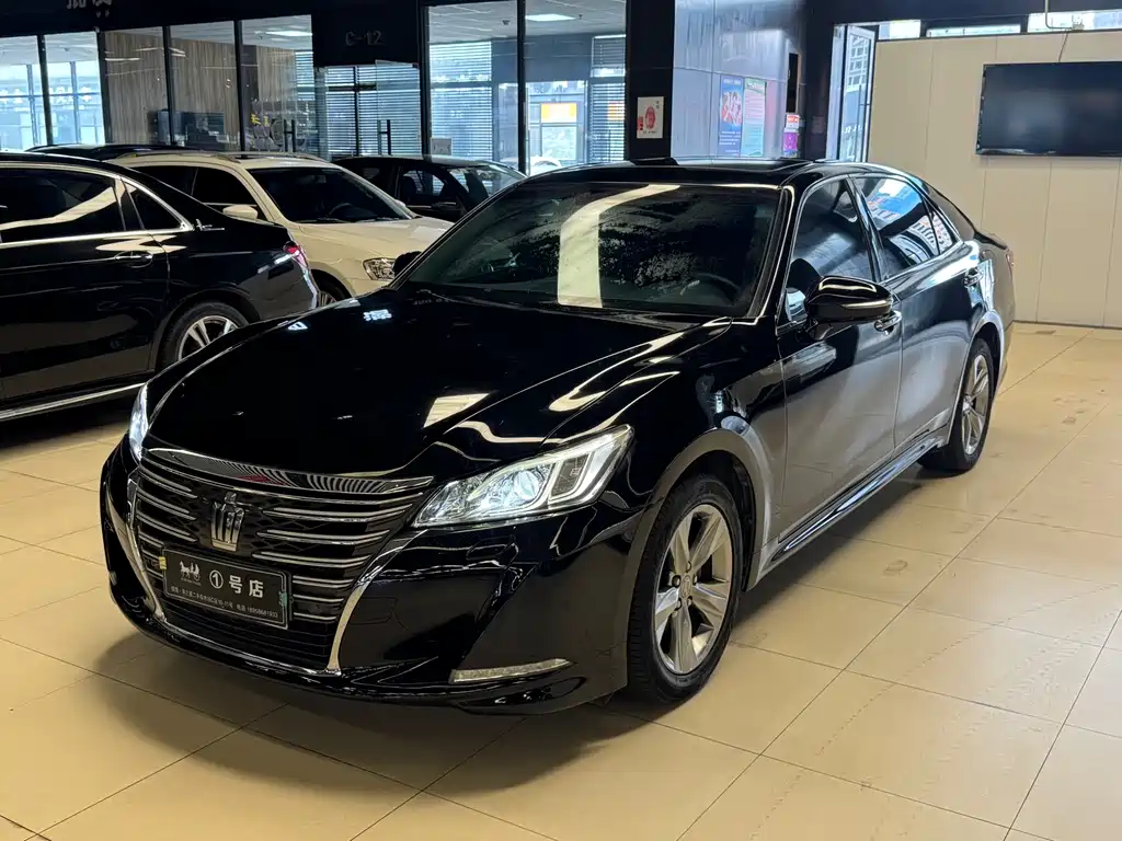 Toyota Crown 2016 — фото 10