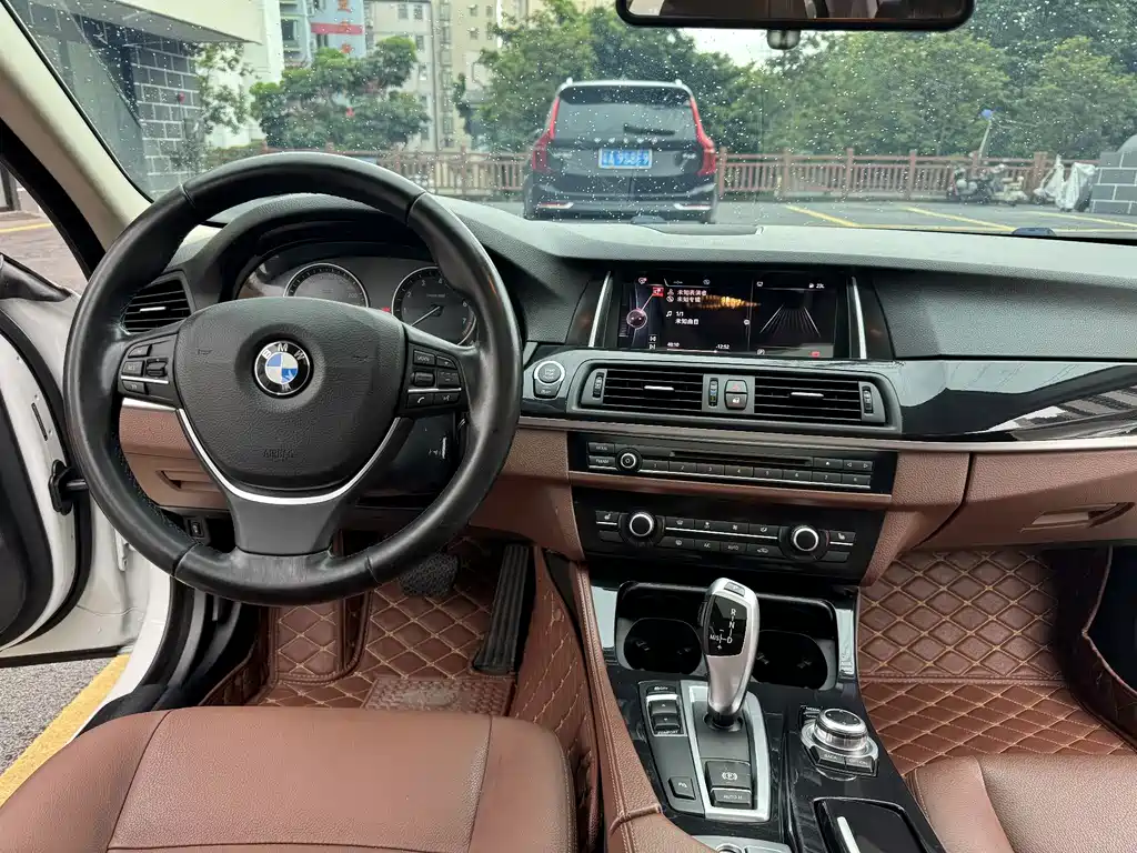 BMW 5 Series 2016 — фото 15