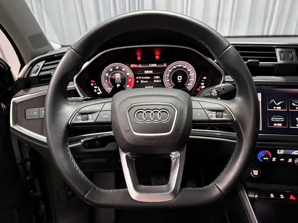 Audi Q3 2022 — фото 12