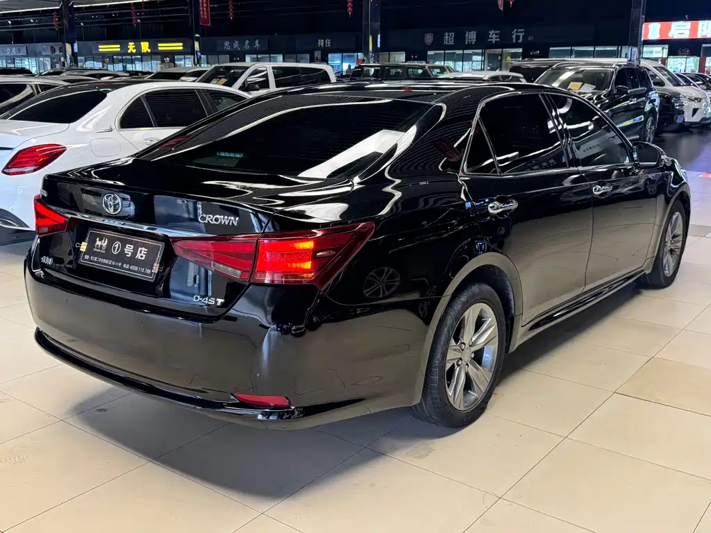 Toyota Crown 2016 — фото 13