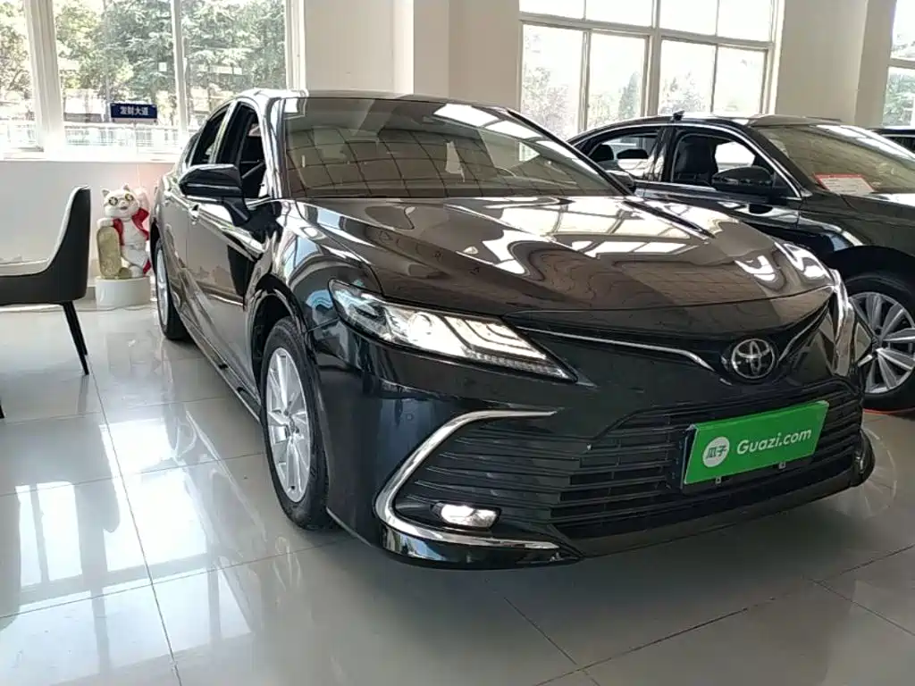 Toyota Camry 2023 — фото 4