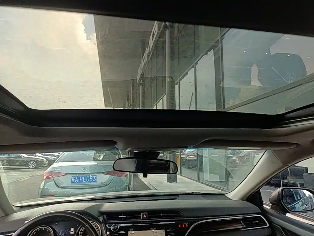 Toyota Camry 2018 — фото 9