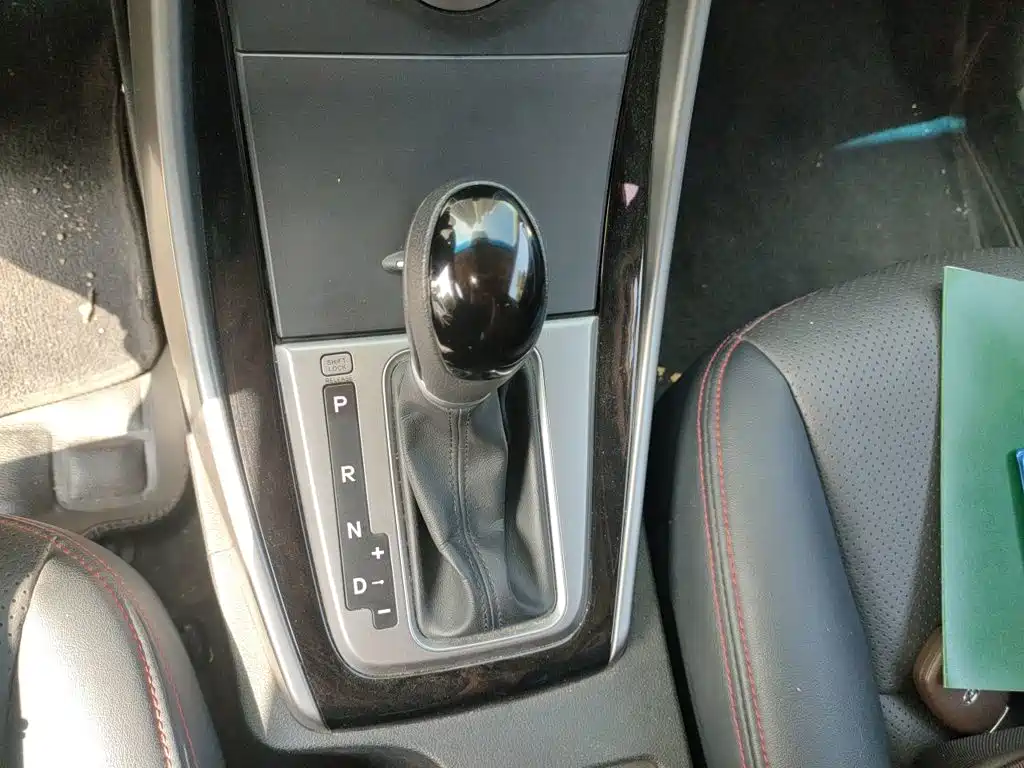 Hyundai Elantra 2016 — фото 15