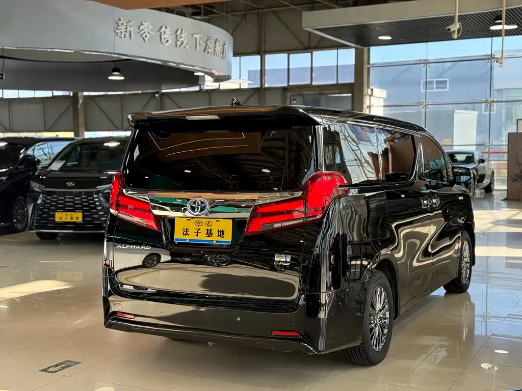 Toyota Alphard 2023 — фото 23