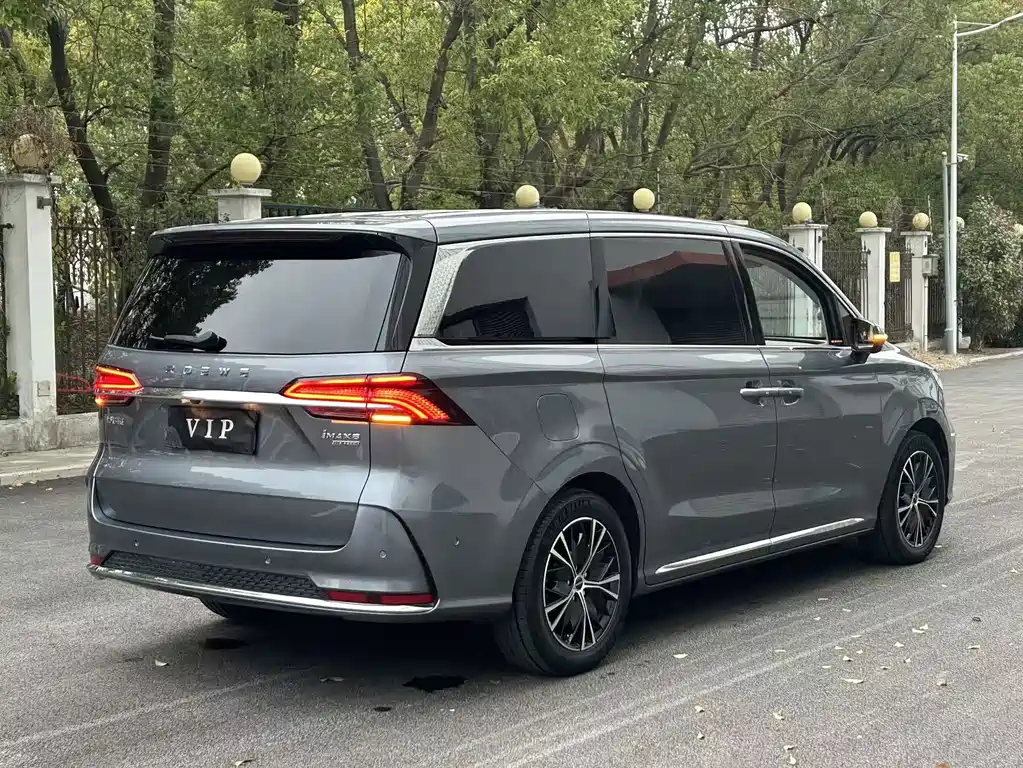 Roewe iMAX8 2025 — фото 10