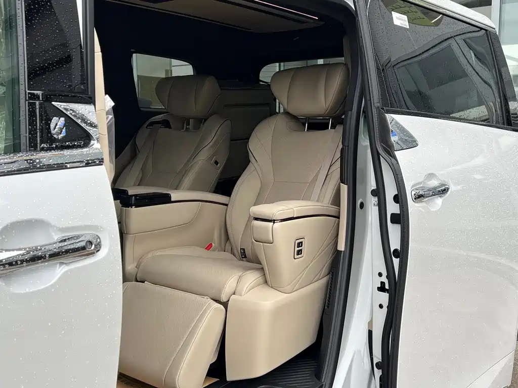 Toyota Alphard — фото 21
