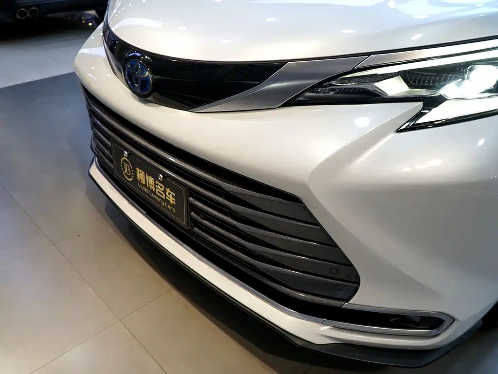 Toyota Sienna 2022 — фото 19