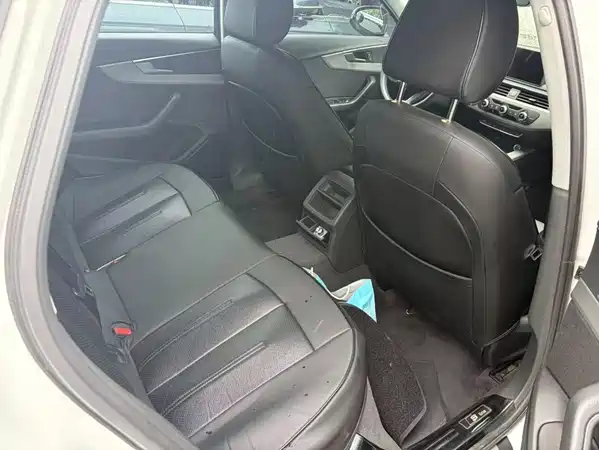Audi A4L 2018