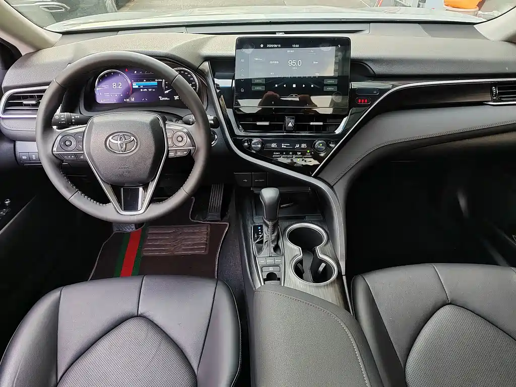 Toyota Camry 2022 — фото 7