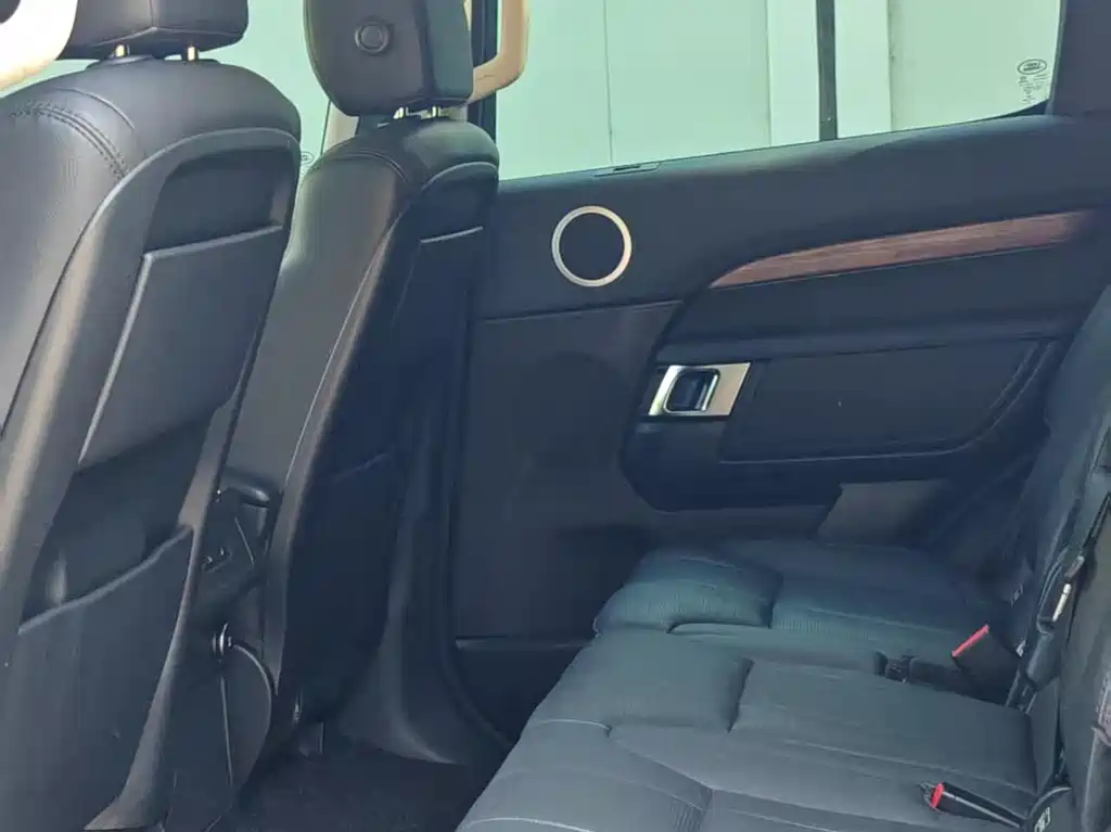 Land Rover Discovery 2018 — фото 11
