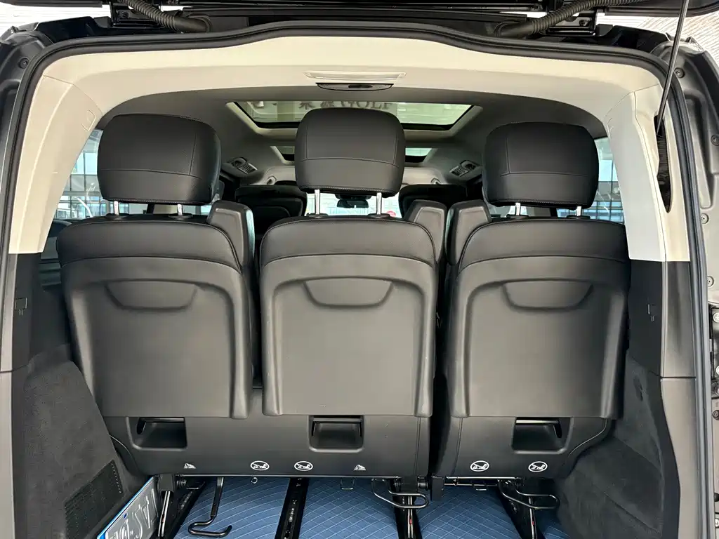 Mercedes-Benz V-Class 2022 — фото 11