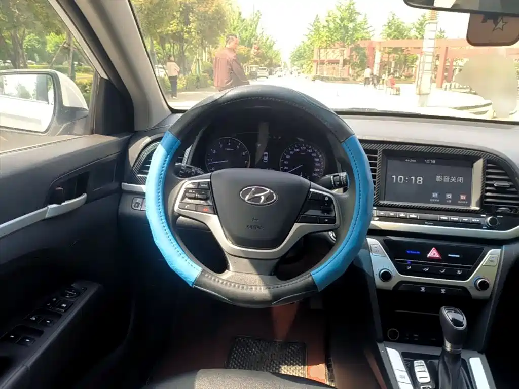 Hyundai Elantra 2017 — фото 11