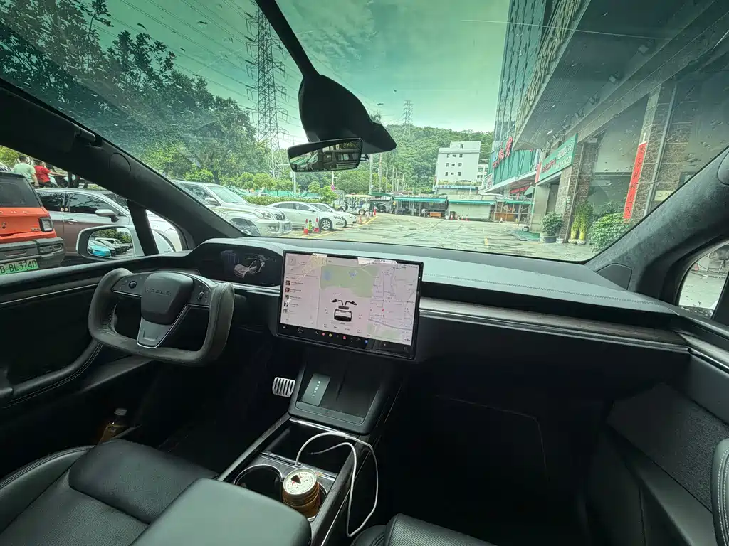 Tesla Model X 2023 — фото 12