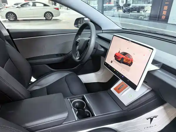 Tesla Model 3 2024