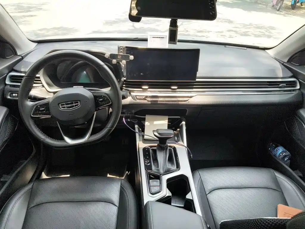 Geely Emgrand 2023