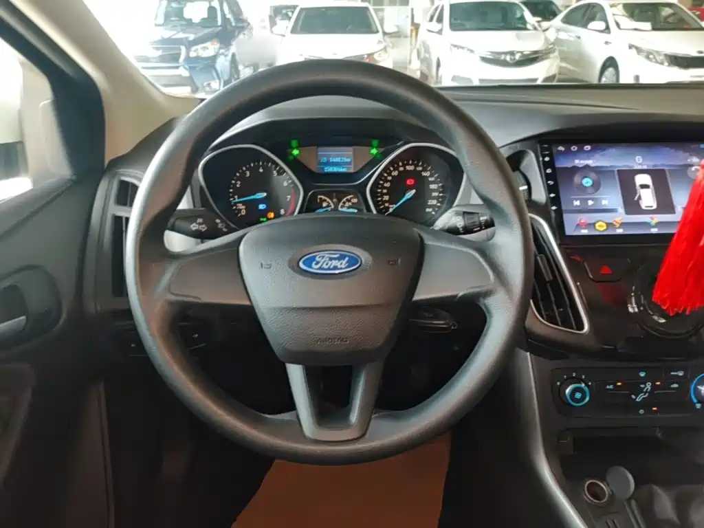 Ford Focus 2016 — фото 11