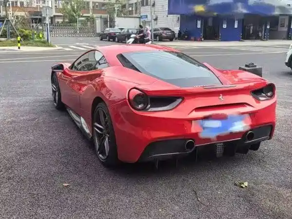 Ferrari 488 2016