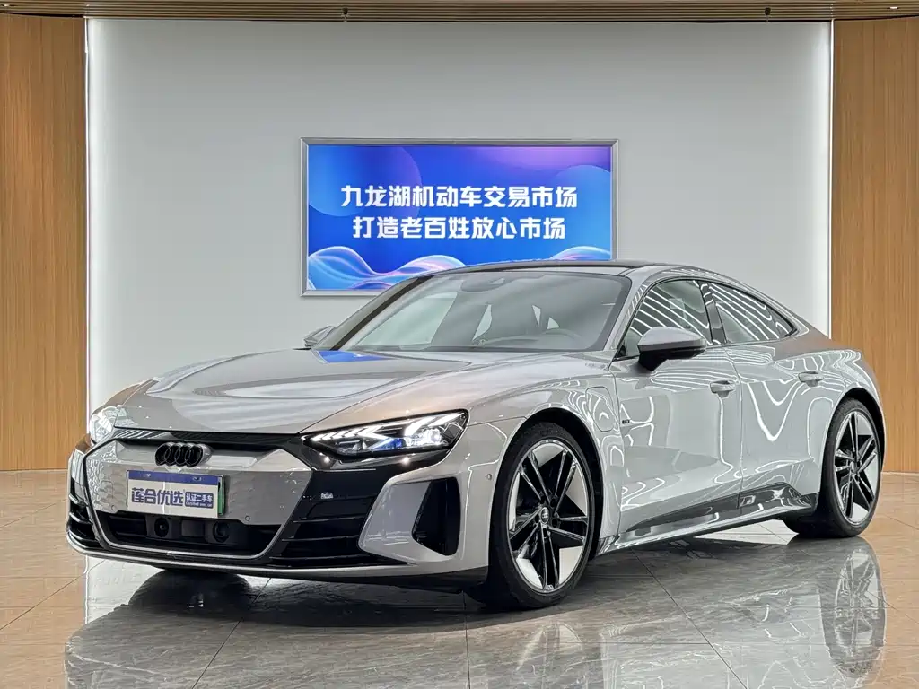 Audi e-tron GT 2024 — фото 1