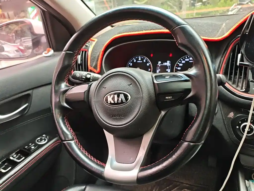 Kia KX3 Proud Running 2016