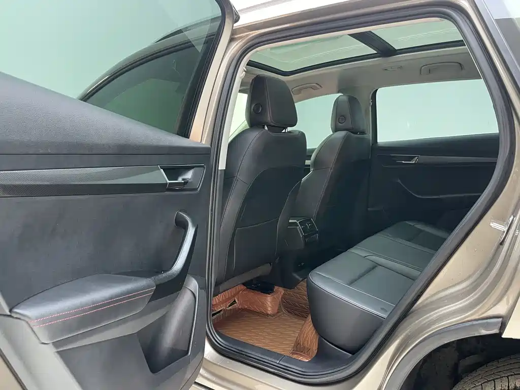 Skoda Karoq 2023 — фото 17