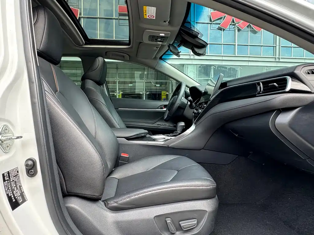 Toyota Camry 2022 — фото 14