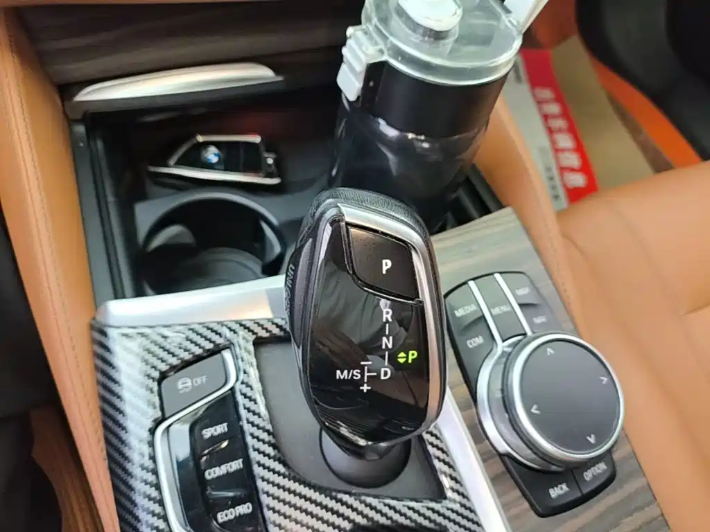BMW 5 Series 2019 — фото 14