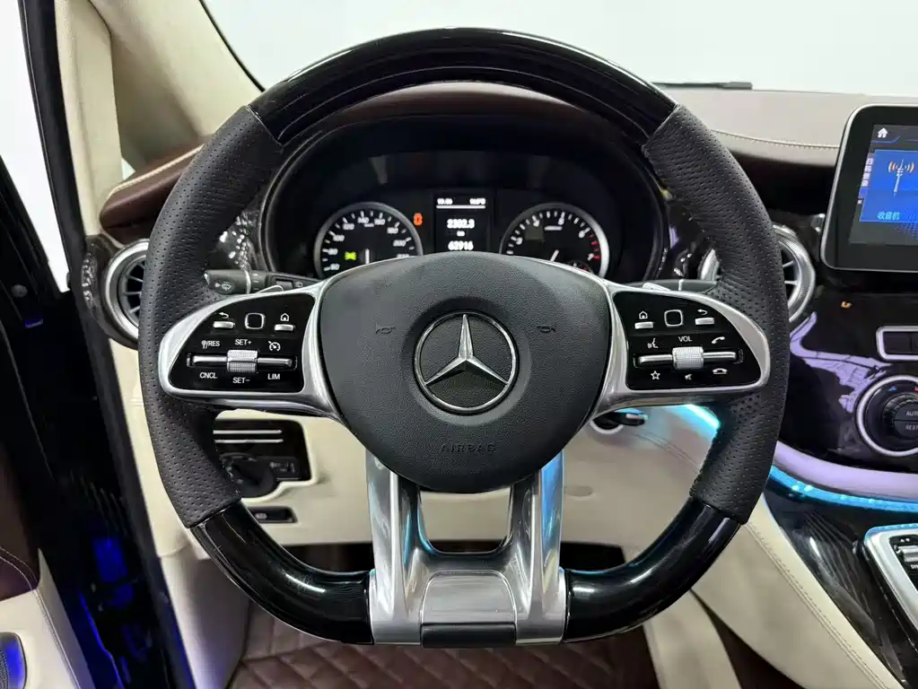 Mercedes-Benz Vito 2022 — фото 18