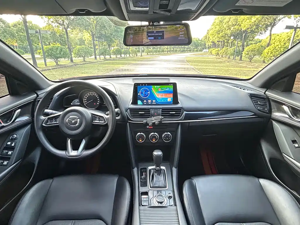 Mazda CX-4 2023 — фото 10