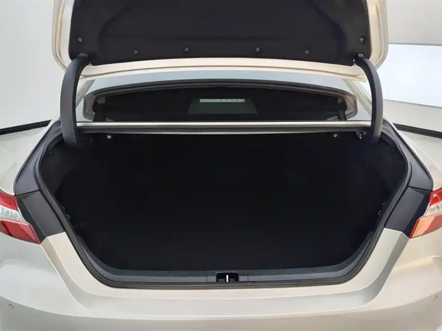 Toyota Camry 2021 — фото 4