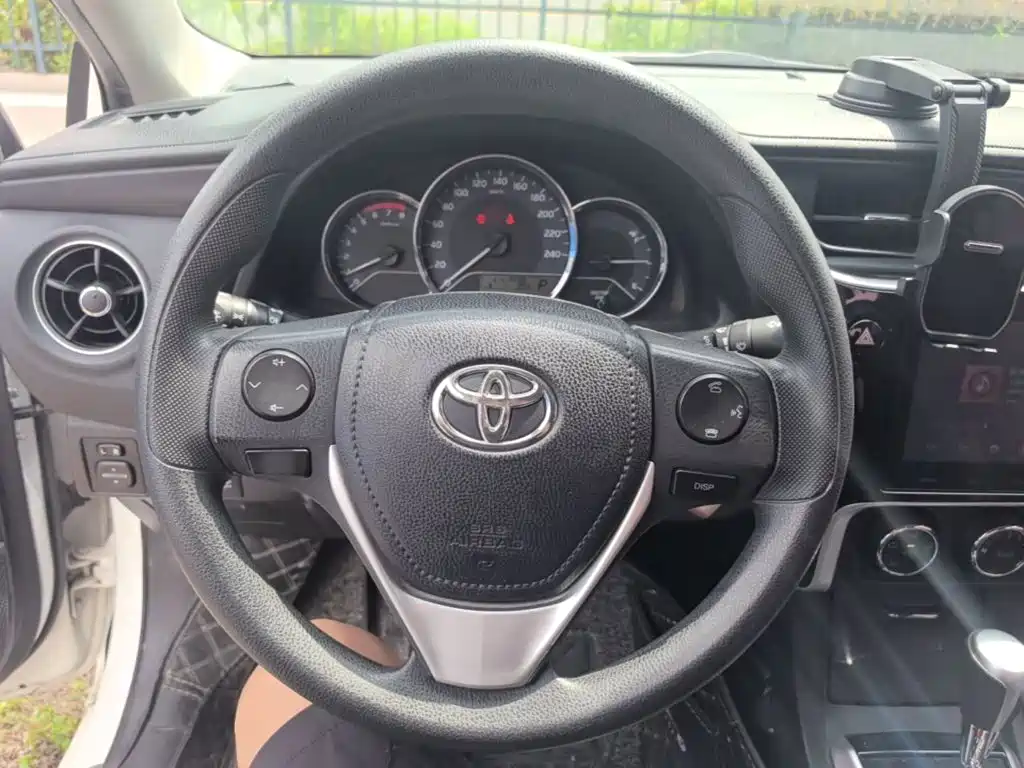Toyota Corolla 2017 — фото 11