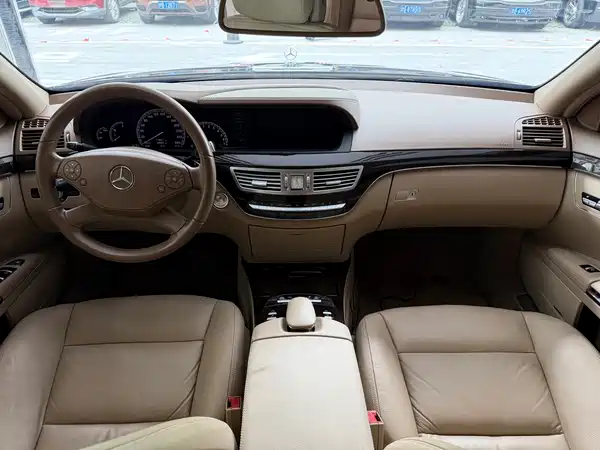 Mercedes-Benz S-Class 2011
