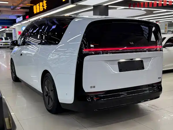 Li Auto MEGA 2025