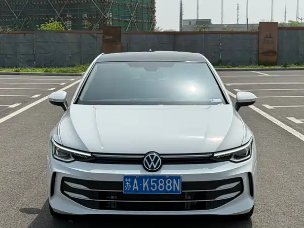 Volkswagen Golf 2025
