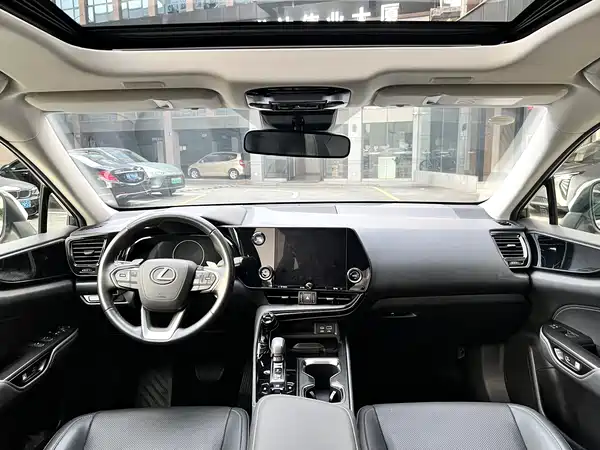 Lexus NX 2023