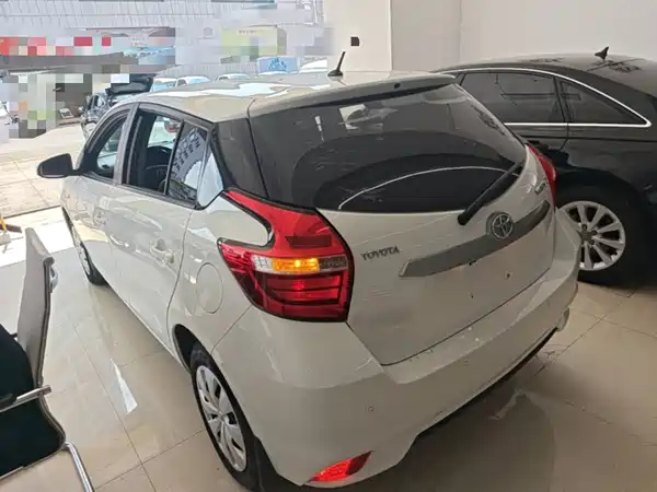 Toyota Yaris L 2021