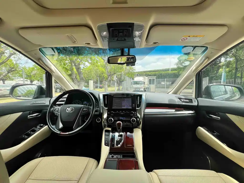 Toyota Alphard 2017 — фото 14