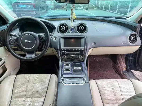 Jaguar XJ 2013