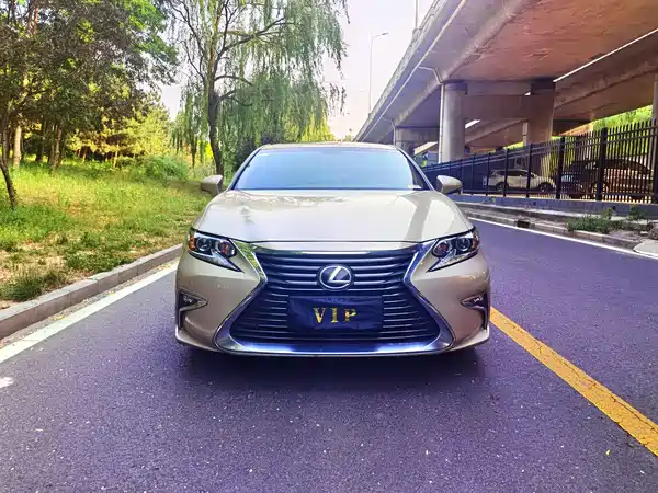 Lexus ES 2015