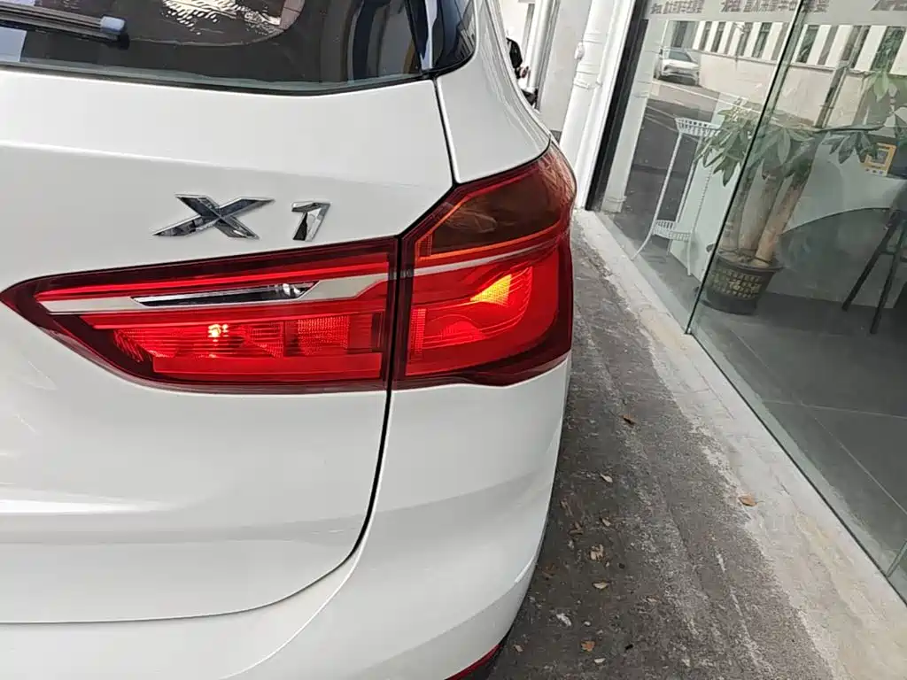BMW X1 2017 — фото 8