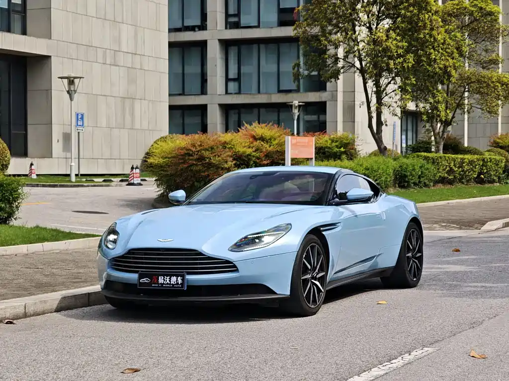 Aston Martin DB11 2019 — фото 1
