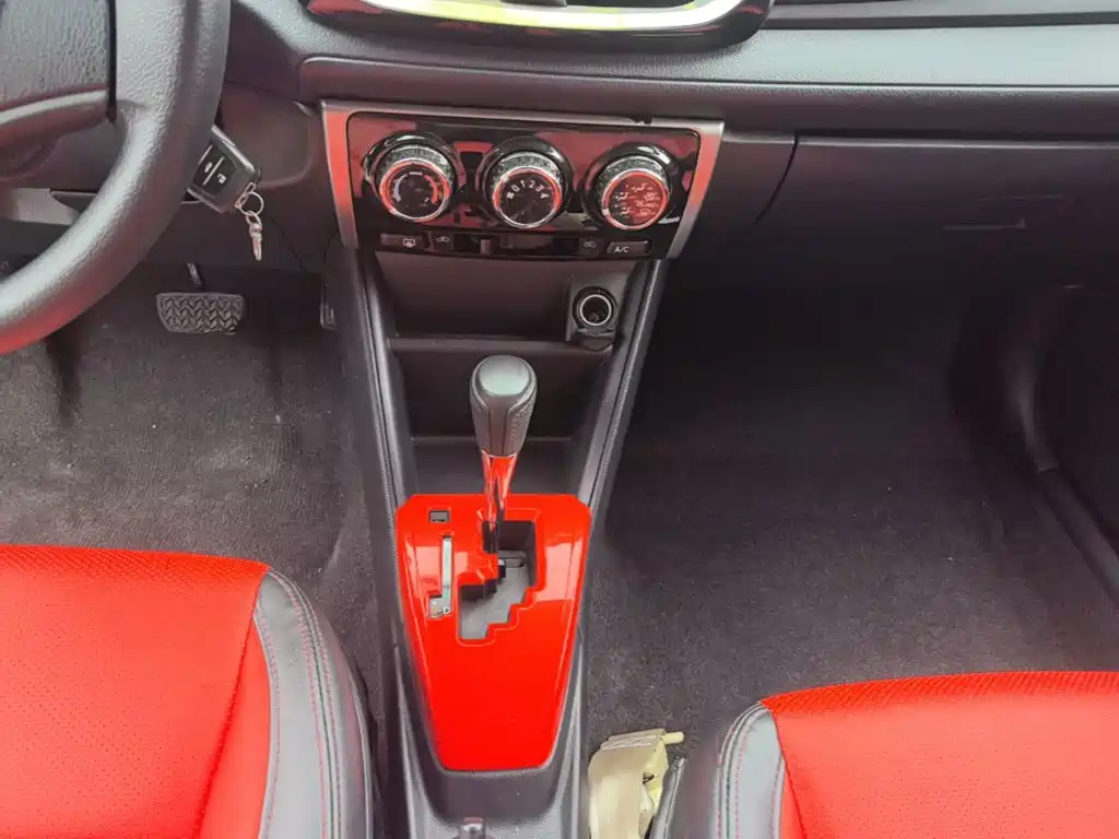 Toyota Yaris L 2018 — фото 14