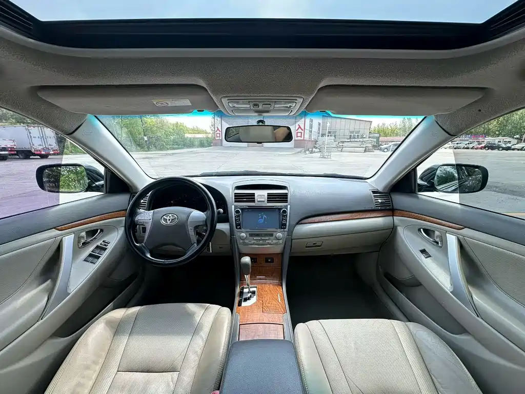 Toyota Camry 2010 — фото 4