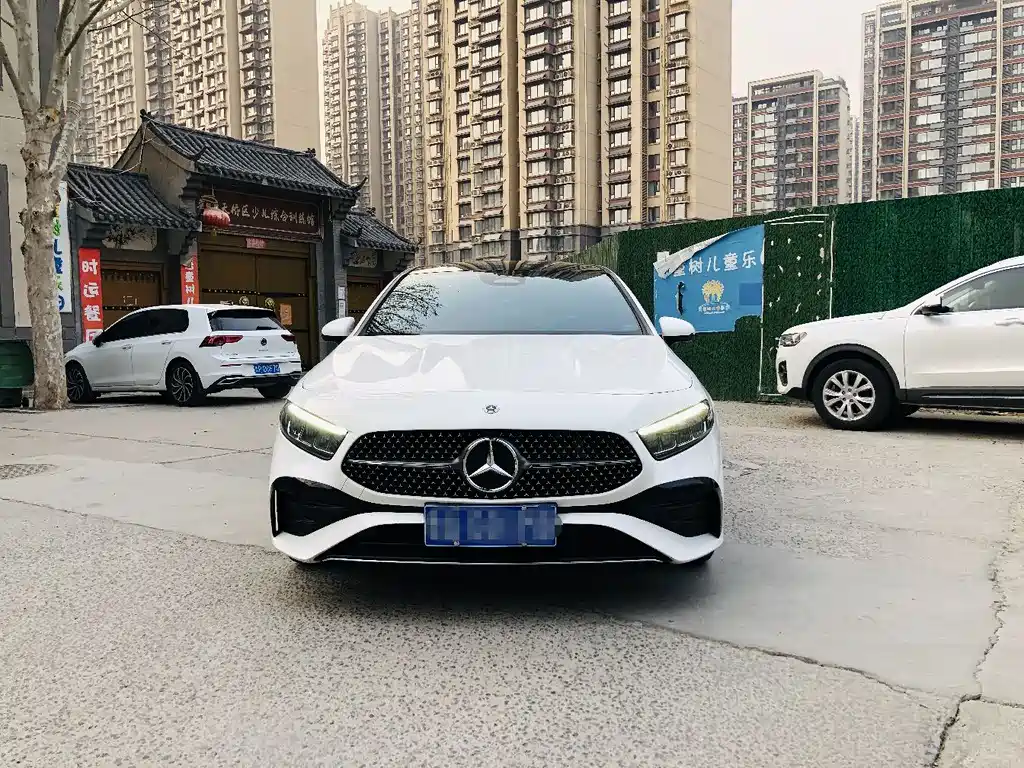 Mercedes-Benz A-Class 2024 — фото 2