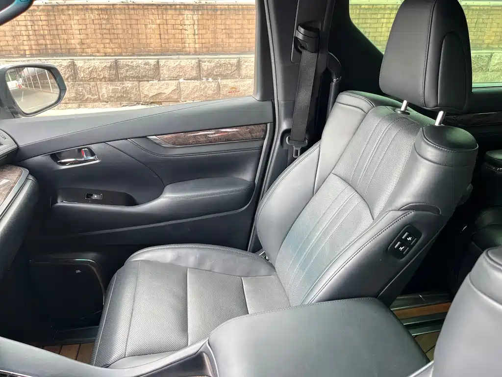 Toyota Vellfire 2021 — фото 11