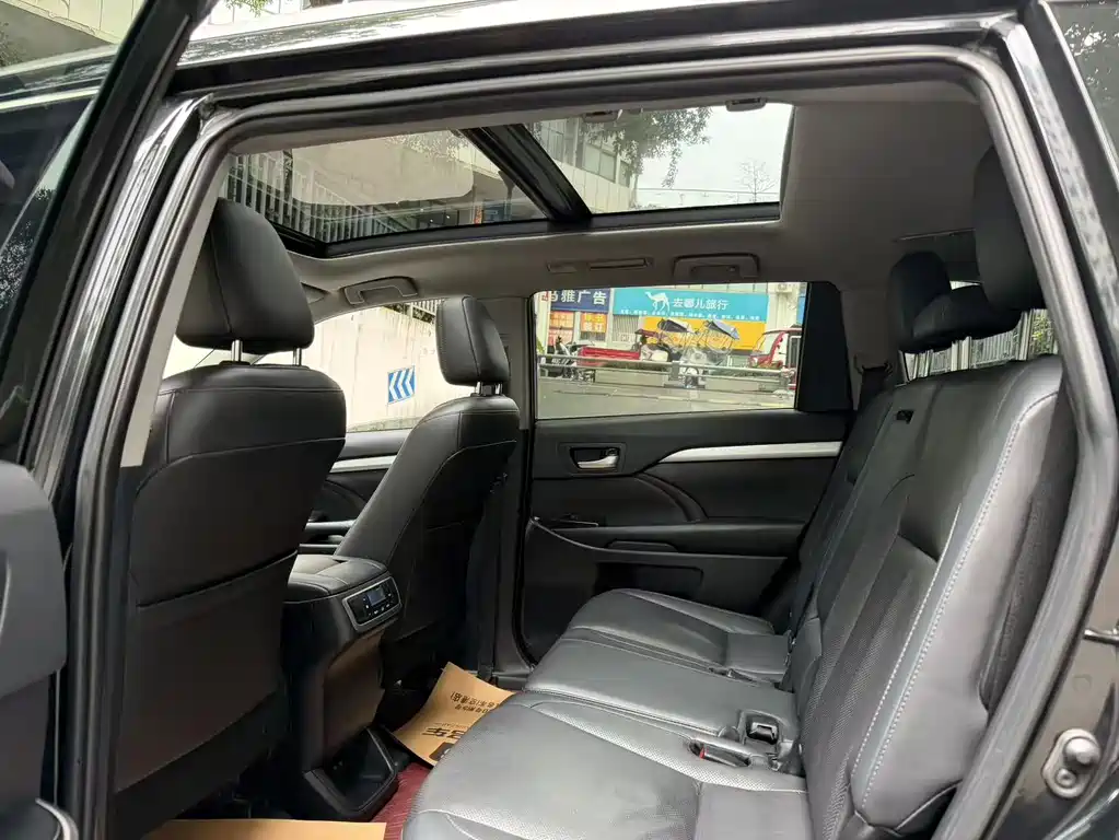 Toyota Highlander 2020 — фото 10