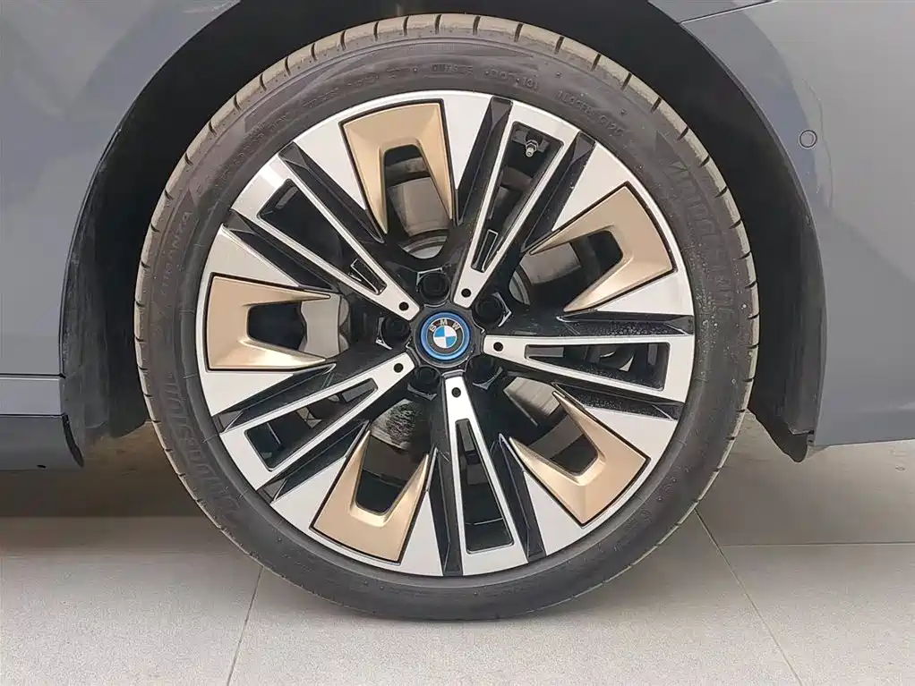BMW i5 2025 — фото 18
