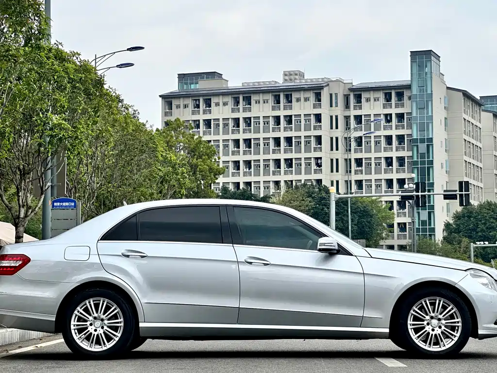 Mercedes-Benz E-Class 2012 — фото 4