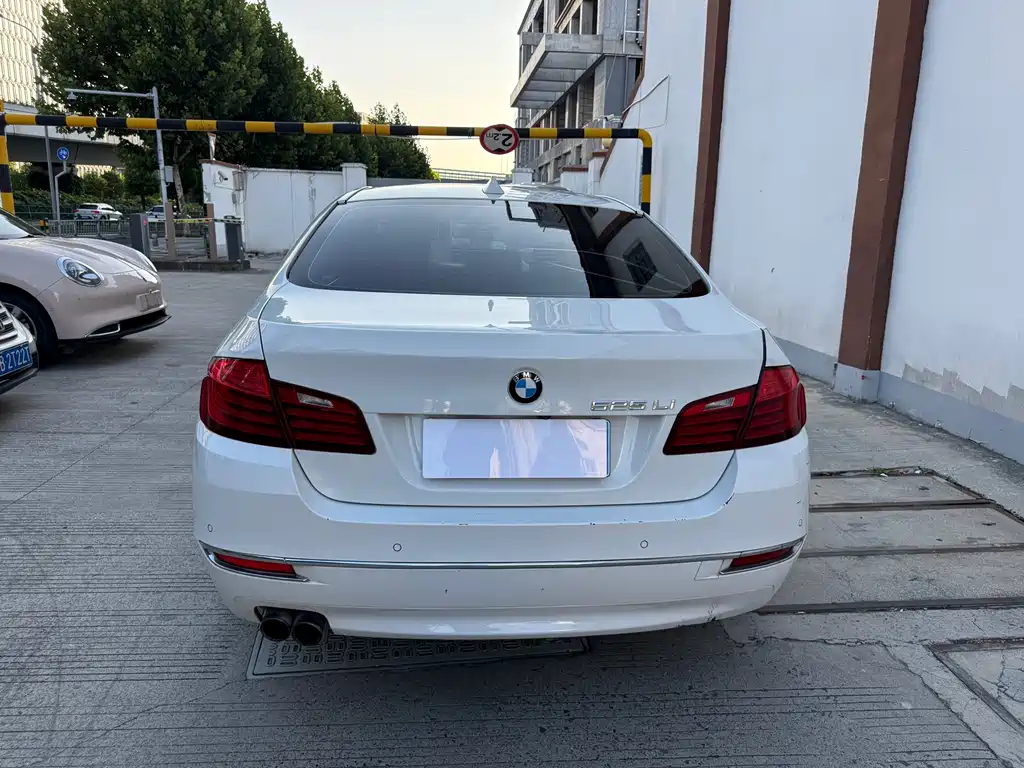 BMW 5 Series 2013 — фото 11