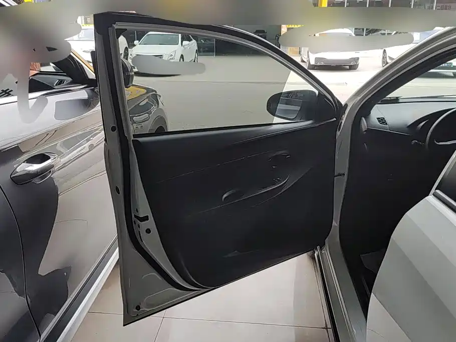 Toyota Yaris L 2020 — фото 7