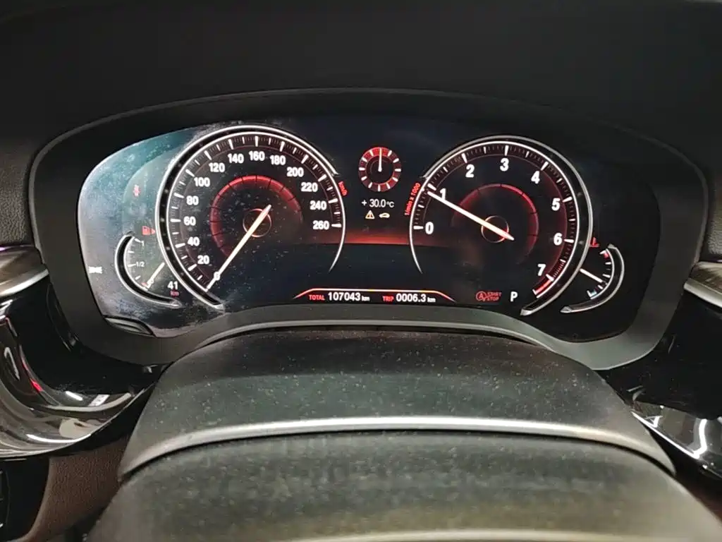 BMW 5 Series 2018 — фото 12